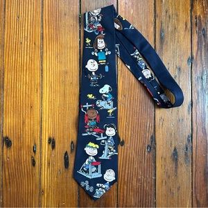 Vintage 90s Peanuts Charlie Brown silk workout tie